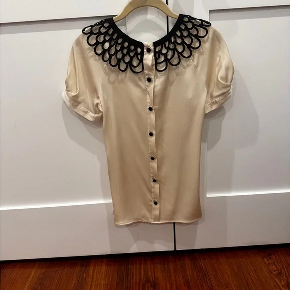 Milly Cream Blouse with Black Scalloped Neckline - Picture 2 of 5